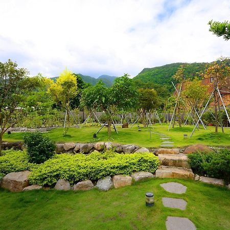 鄉道茶屋 Country Road B&B Тоучэн Экстерьер фото